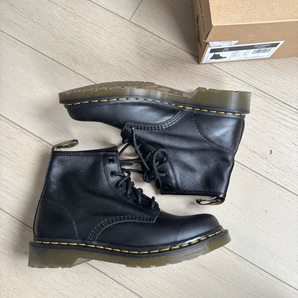 Dr Martens Virginia Leather 101 worn twice only - Picture 5 of 5